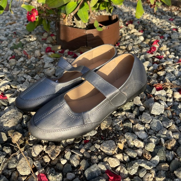 NWT Cinak Orthopedic Flats w/ Velcro Strap - Picture 2 of 4